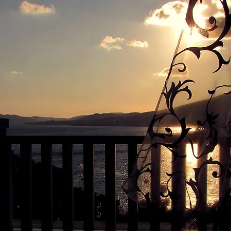 For Two Persons With Sea View In Near The Apartment Trogir