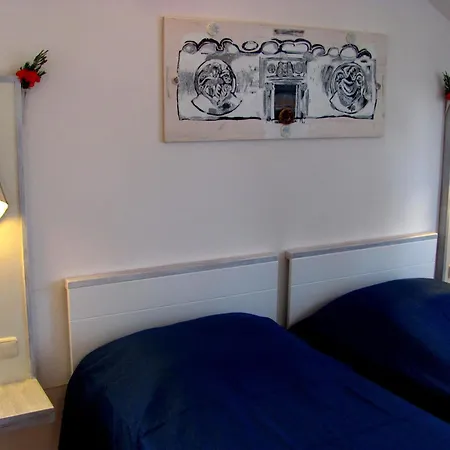 For Two Persons With Sea View In Near The Apartment Trogir